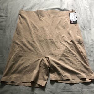NWT Dressbarn shaping short- plus size 3x